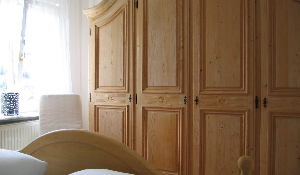 Schlafzimmer Schrank Back FeWo 1